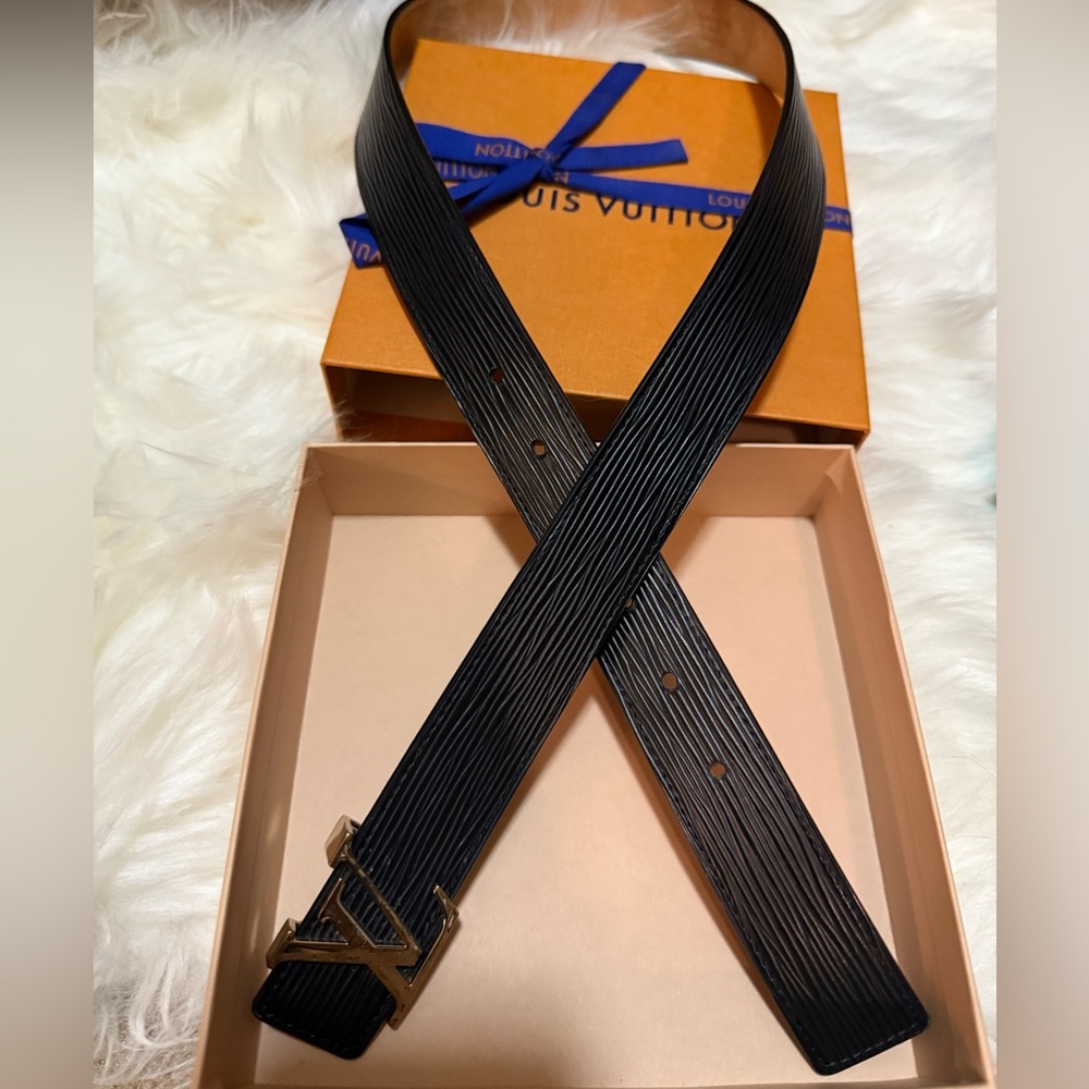 Sale fm $280 🎉. Authentic Louis Vuitton Black Textured Women's Belt Sz 80